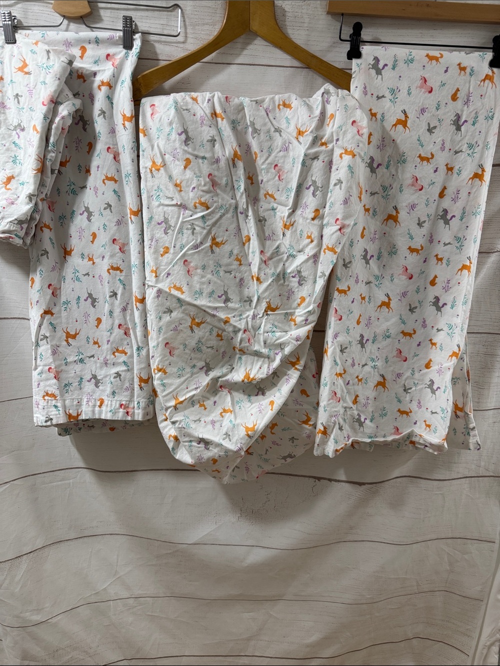 4 Pillowfort Kids White Unicorn & Fox Print crib sheet+ 2 flat sheets + pillow